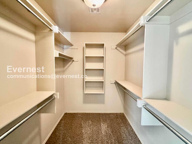 Building Photo - 1412 W 117th St S