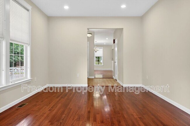 Building Photo - 8513 Thomas Dr