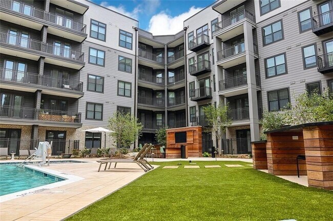 Building Photo - 1330 Fairmont Ave NW
