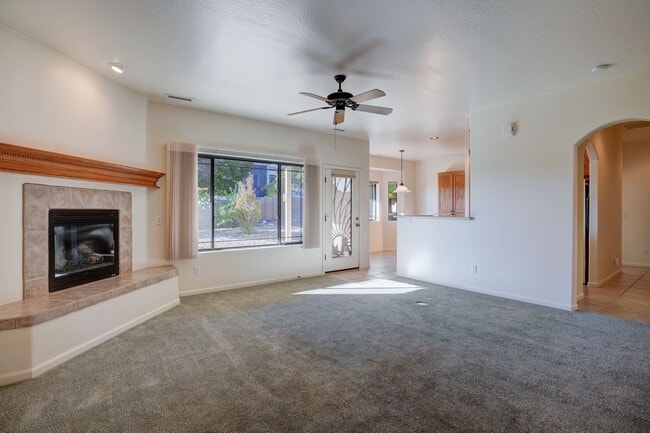 Building Photo - 3 Bedroom, 2 Bath Home in Prescott!