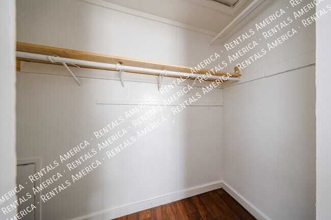 Building Photo - 2047 E Virginia Ave