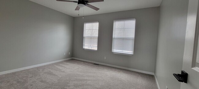 Building Photo - 3 bedroom/2.5 bath home