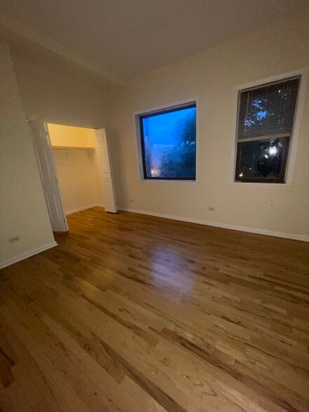 Building Photo - 5120 N Kenmore Ave