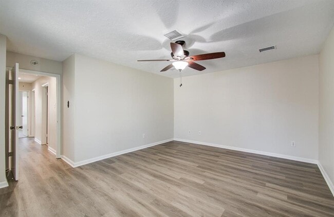 Building Photo - 3706 Brookbank Dr