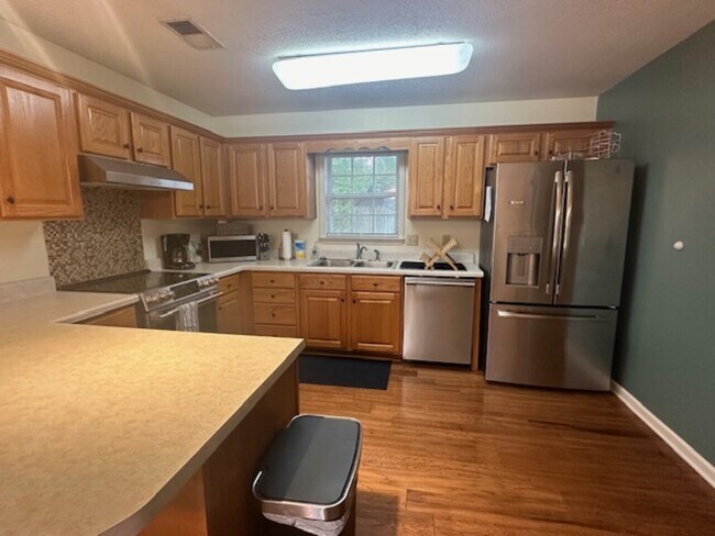 Building Photo - 4 Walnut Grove Cove