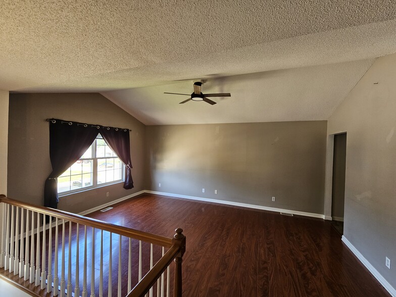 Building Photo - 127 Bayfield Dr