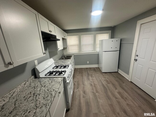 Building Photo - 1220 N Frink St