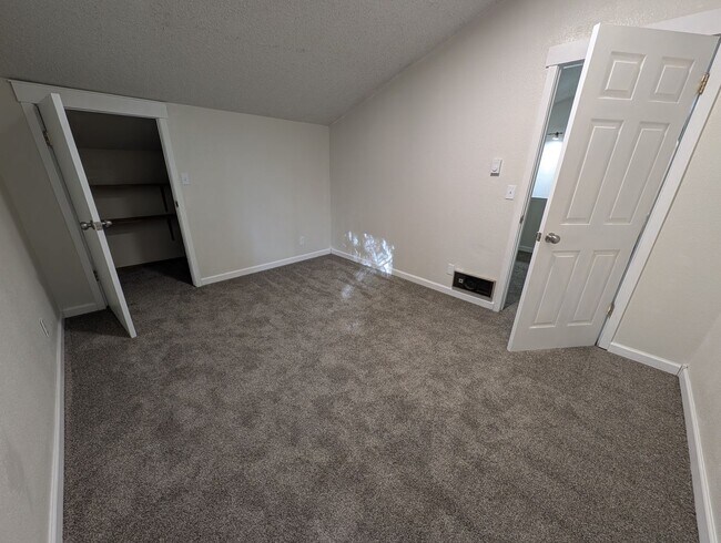 Building Photo - Corner Lot Triplex Unit in Gig Harbor, Ava...