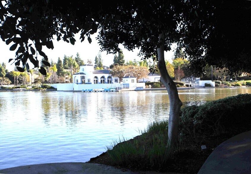 Building Photo - 2001 Lakeridge Cir