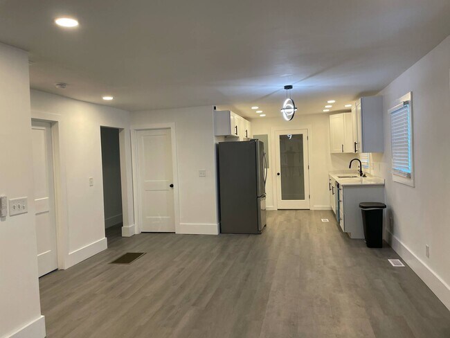 Building Photo - 608 Crawford Rd