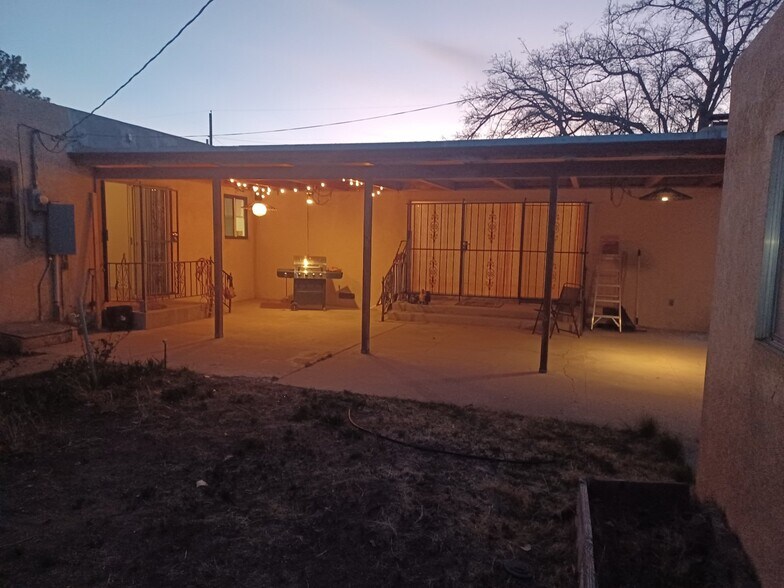 Building Photo - 3009 Delano Pl NE