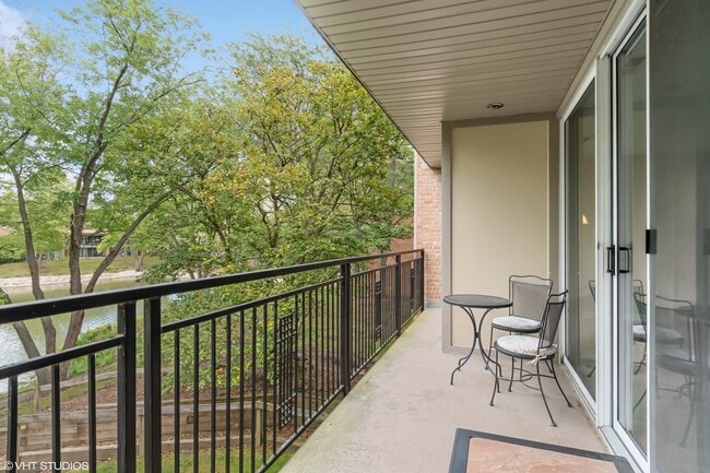 Building Photo - 1601 Fairway Dr