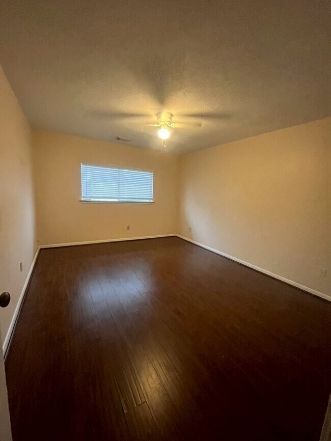 Building Photo - 4823 Pecan Grove Dr