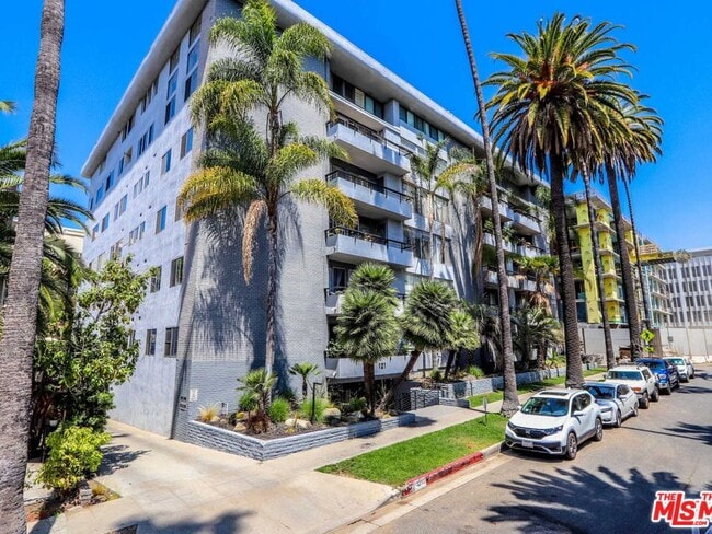 Building Photo - 121 S Palm Dr