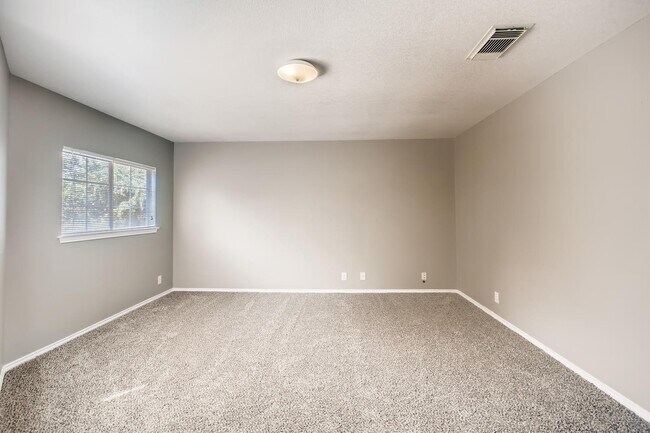 Building Photo - 4BR/2.5 Bath near the San Antonio Medical Center!!!
