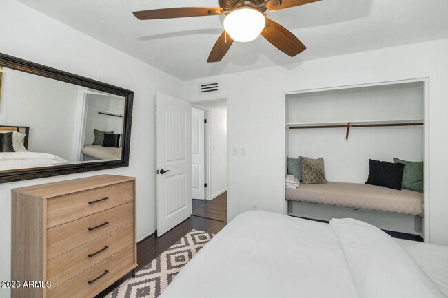 Building Photo - 3234 E Larkspur Dr