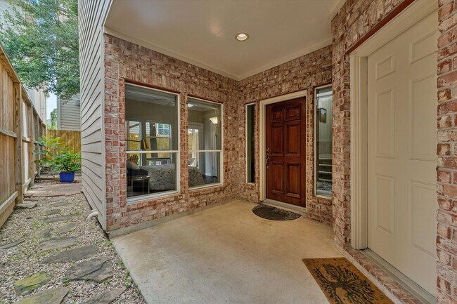 Building Photo - Beautiful Brick Patio Home with Solar and ...