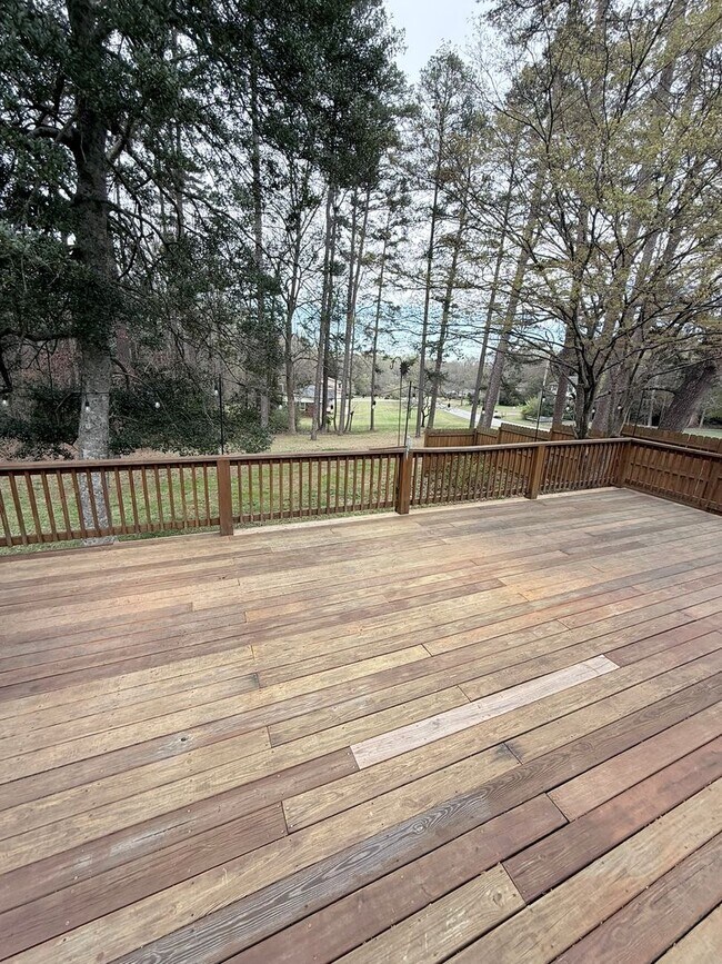 Building Photo - Charming & Convenient Athens Home – Prime Location with Modern Comforts