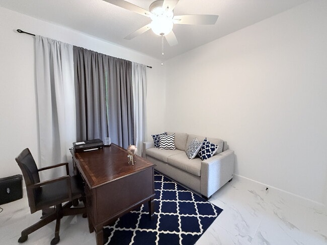 Building Photo - 5 Bedroom and 6 Bathroom, Lake view House