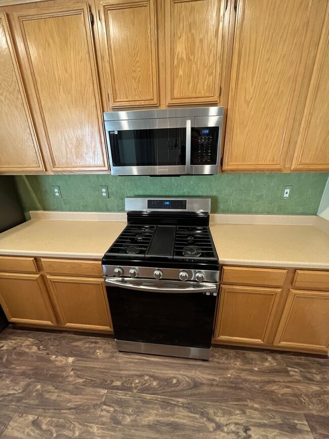 Building Photo - 2 BED / 2 BA - ALL APPLIANCES - COMMUNITY ...