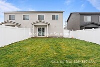 Building Photo - 3 Bed, 2.5 Bath Duplex, WSG included