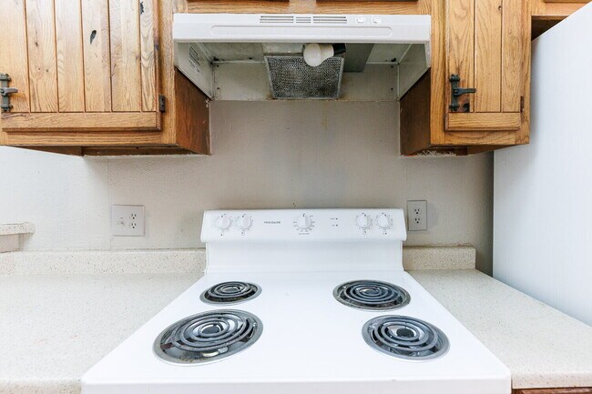 Building Photo - MOVE IN SPECIAL *1st Month Half Off Rent* - Extra Large 2 Bedroom 2 Bathroom Apartment