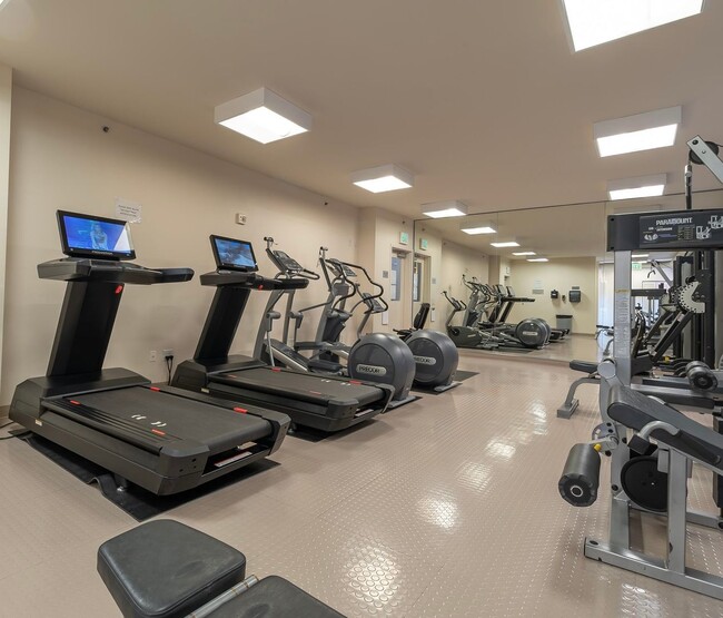 Building Photo - Epic REA - Spacious & Open floor plan 1BR +1BA in the Rincon Hill neighborhood