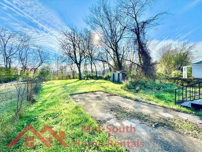 Building Photo - 2071 Hubert Ave