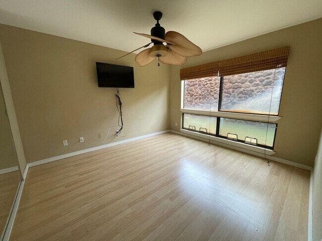 Building Photo - Unfurnished One Bedroom Available Immediately!