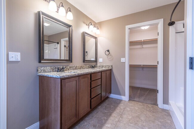 Building Photo - 2705 Iron Gate Dr