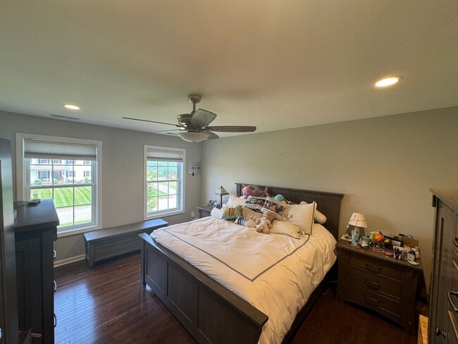 Building Photo - Beautiful 4 Bedroom Colonial