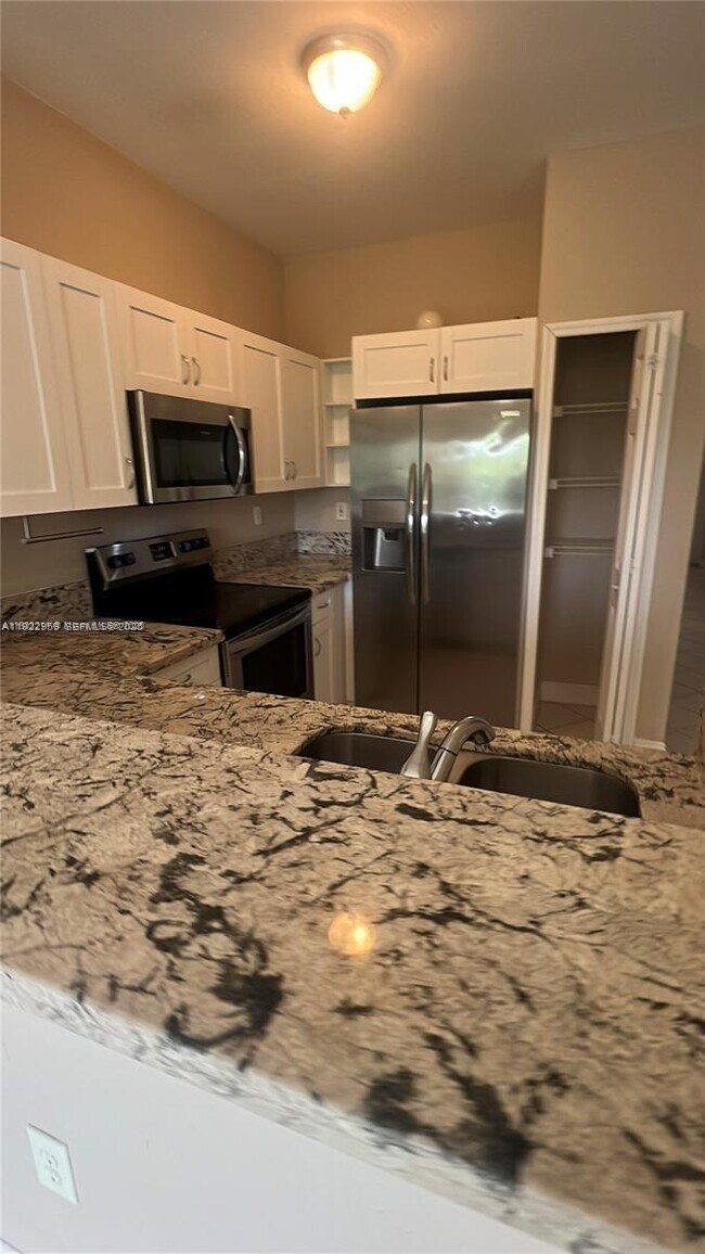 Building Photo - 2551 SE 16th Terrace