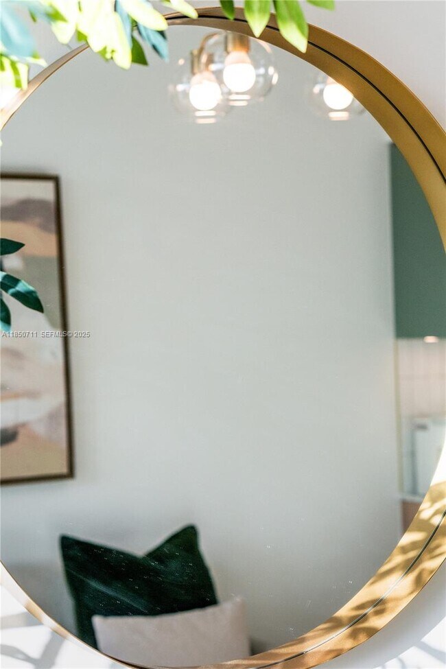 Building Photo - 601 NE 1st Ave