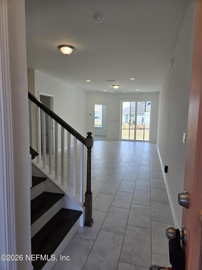 Building Photo - 817 Cherry Elm Dr