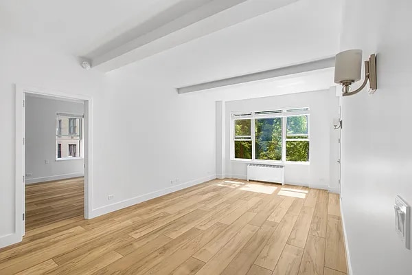 Building Photo - 133 E 39th St