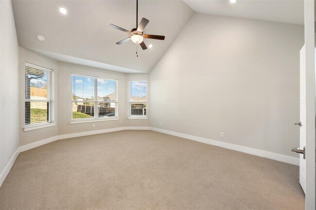 Building Photo - 2104 Prairie Oaks Dr