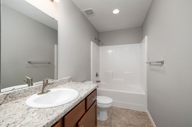 Building Photo - 3 bedroom home - Willard School District