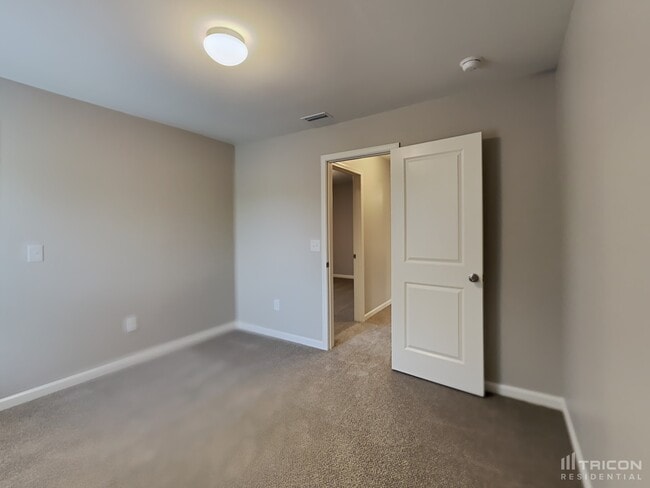 Building Photo - 5007 Red Poll Dr