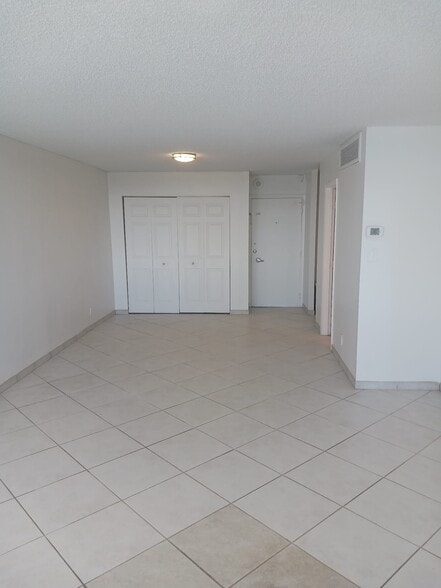 Building Photo - 6770 Indian Creek Dr