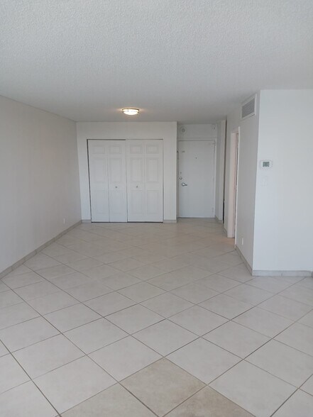 Living Room/Entry Way - 6770 Indian Creek Dr