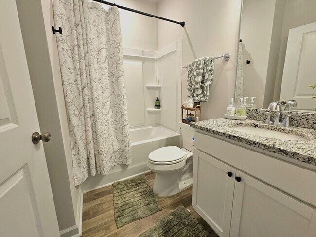 Building Photo - Nearly New  on Cul de sac