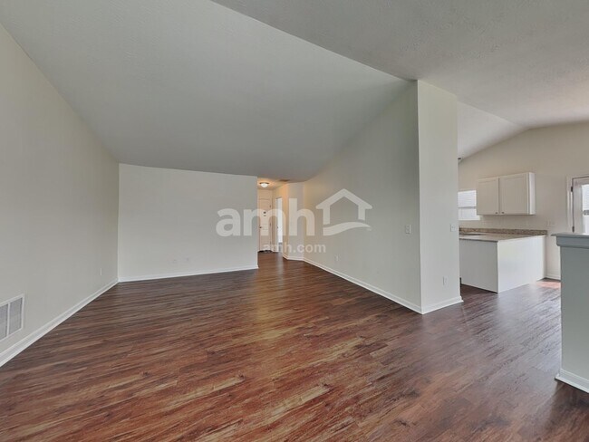 Building Photo - 10248 Meadow Glen Dr