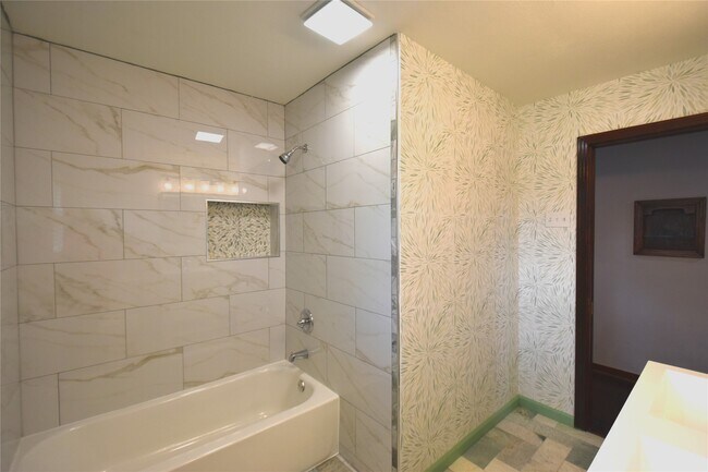 Building Photo - 5602 Tallow Ln