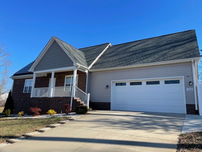 Primary Photo - 3 bed 2.5 Bath home in Asheboro!