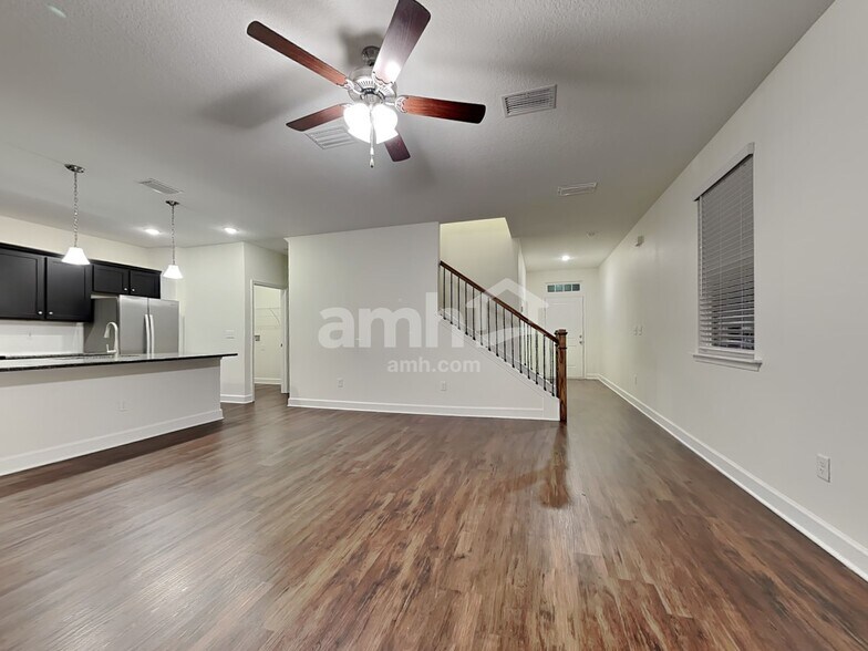 Building Photo - 998 Tan Tara Trl