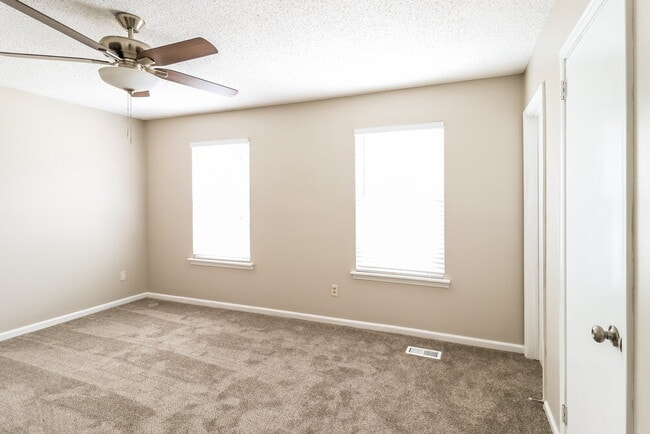 Building Photo - 1727 Tudor Dr