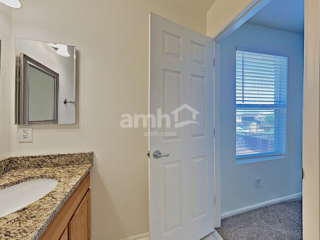 Building Photo - 816 Ponderosa Ln