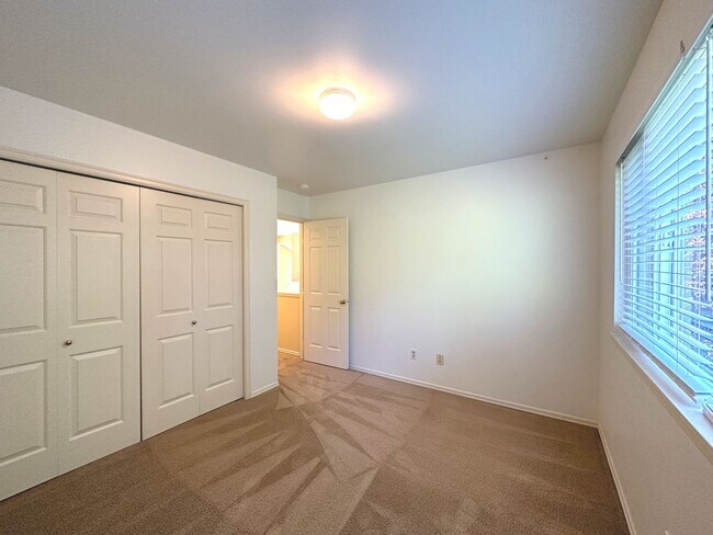 Building Photo - 3Bd/2.5Ba Kirkland House