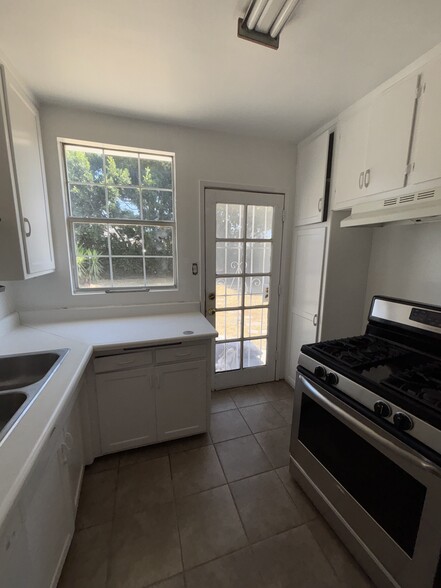 Building Photo - 17440 Tiara St