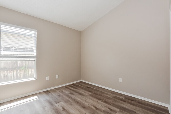 Building Photo - 1121 Shoshanna Dr